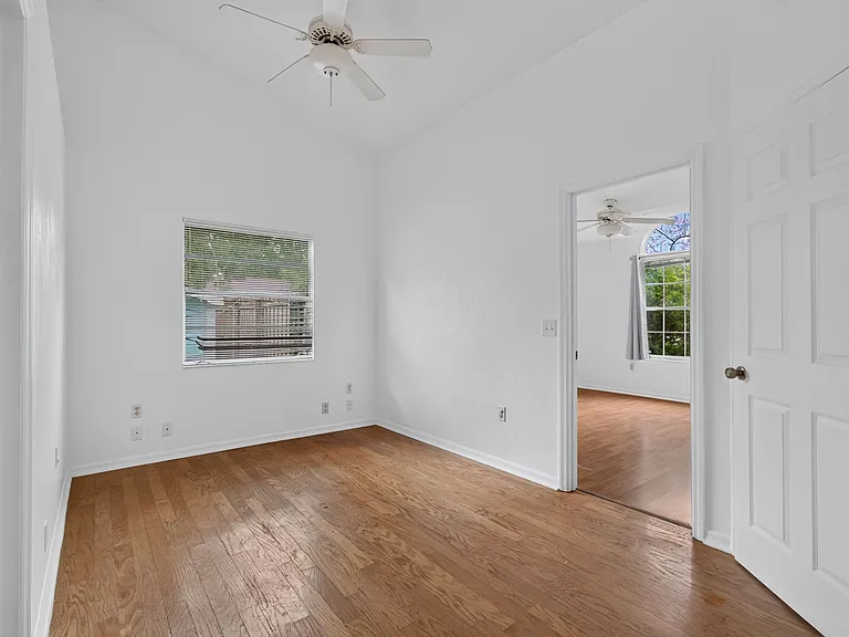 2324 NW 40th Pl — Photo 25