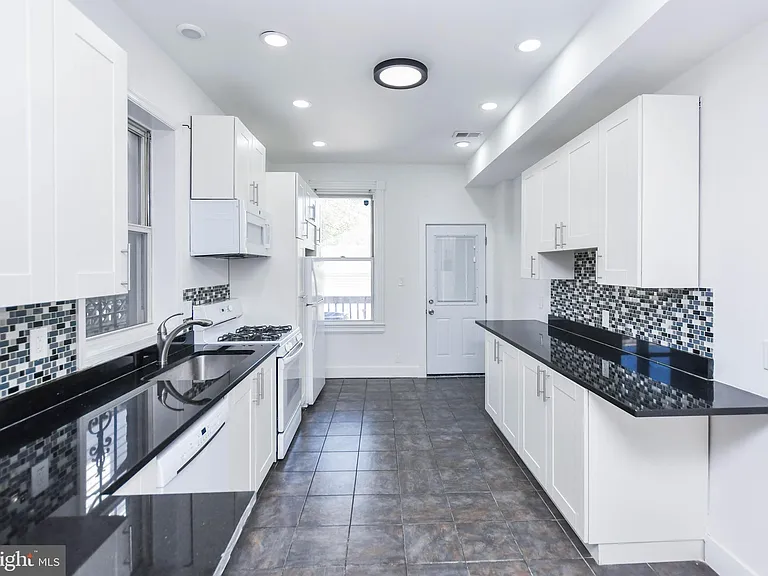 104 R St NE #A — Photo 12