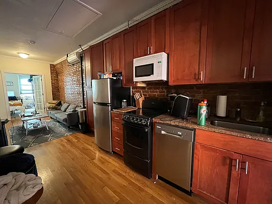 Rented by AZ REALTY NYC LLC | media 10