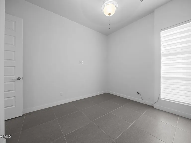 5973 Cartagena Cir — Photo 24