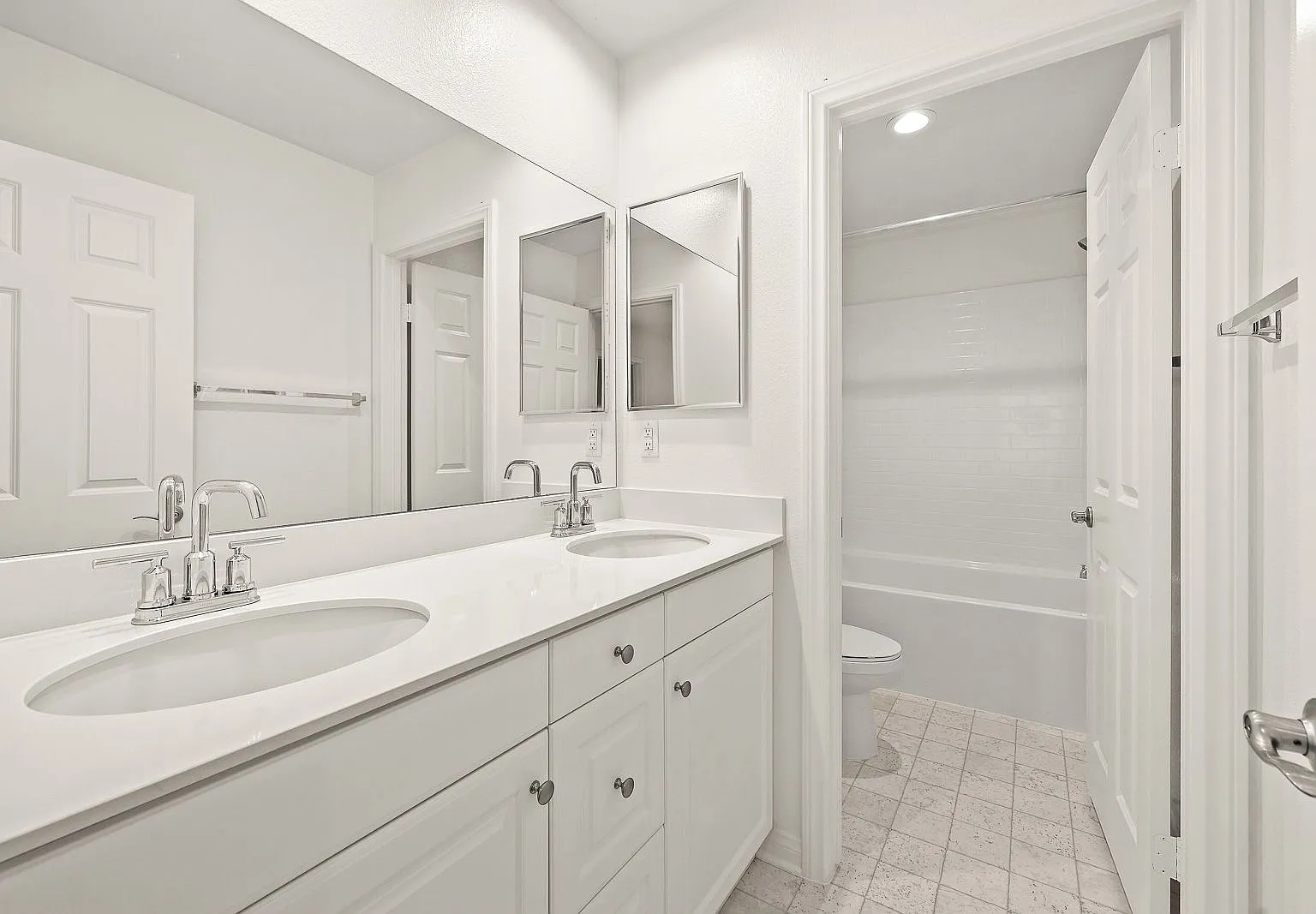 33 - 7492 Haystack Loop, Riverside, CA 92507 - 33 - 8 F2 Share Bath — Photo 4