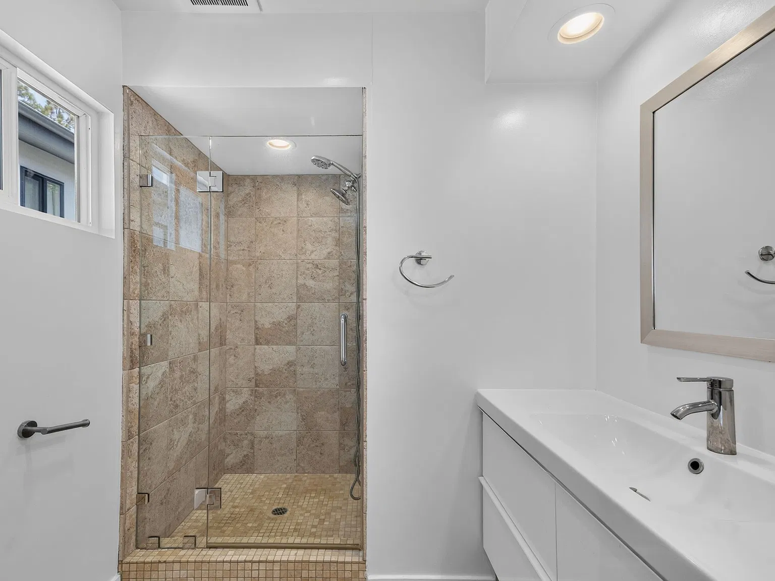 2 bed, $4,100 — Photo 3