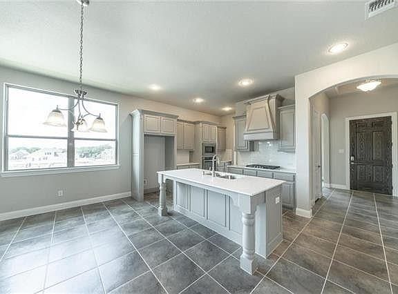 4th image of 4049 Angelina Dr