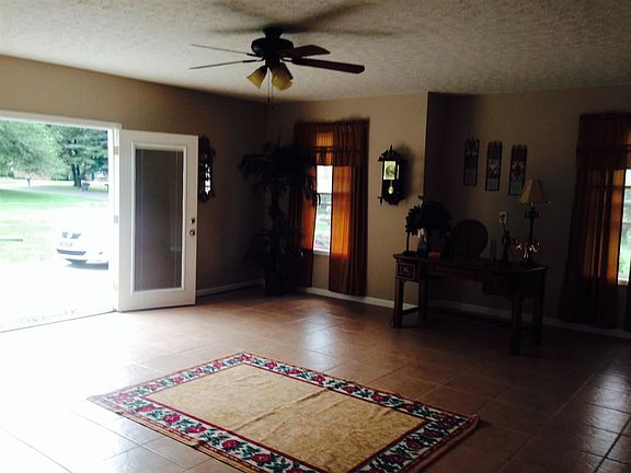 4th image of 676 Parkway Dr