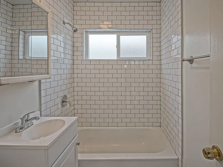 2307 Carnegie Ln — Photo 23