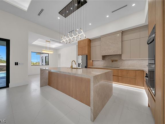 5th image of 2421 Santa Barbara Blvd N