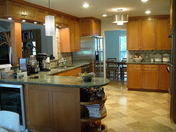 5th image of 904 Edgecliff Dr