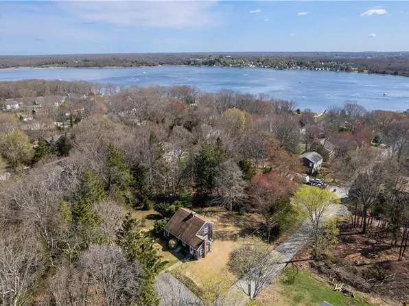 21 Smith St, Bristol, RI 02809