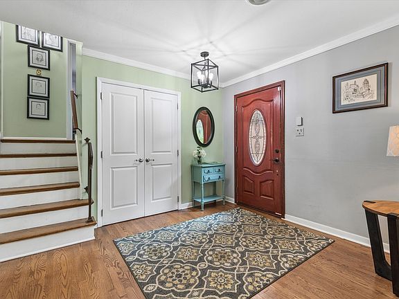 2nd image of 1041 Longmeadow Dr