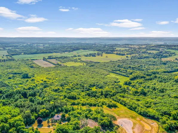 W296S5930 Ancient Oak Trl, Waukesha, WI 53189