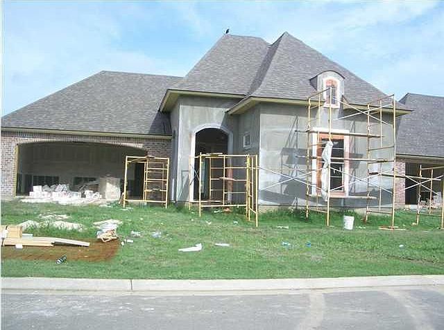 1st image of 204 Brook Hill Dr
