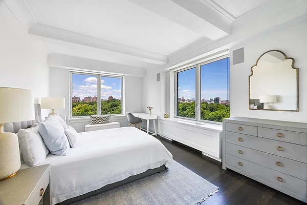 Bedroom, photo 1