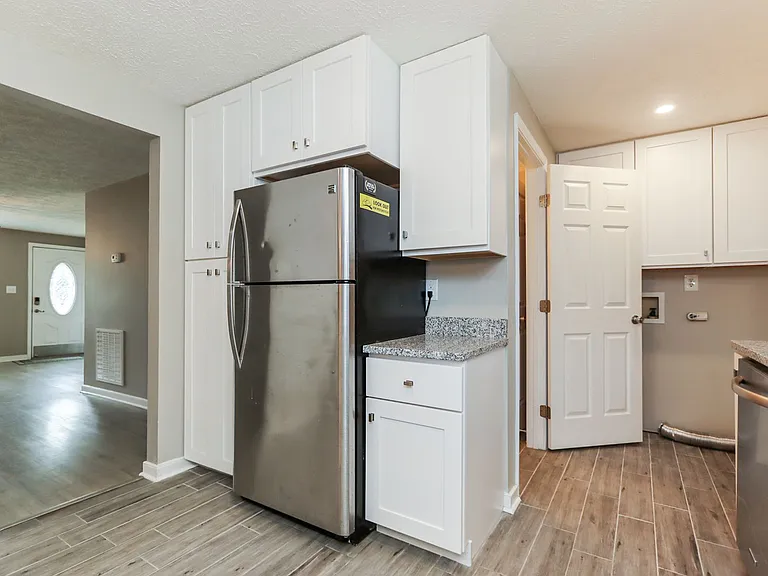 531 Ashwood Dr — Photo 10