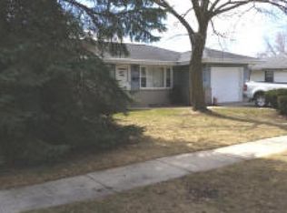 6096 Oriole Ln, Greendale, WI 53129