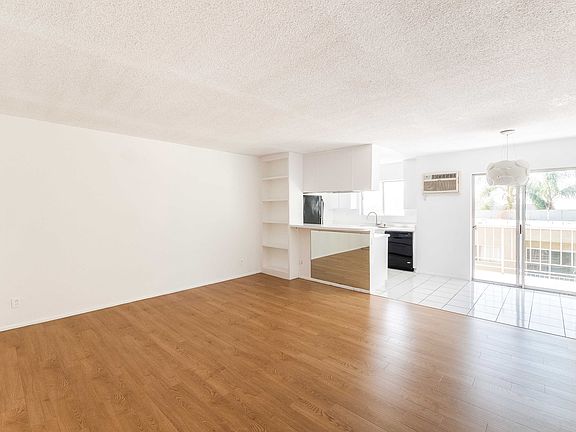 4th image of 1011 Palm Ave APT 404