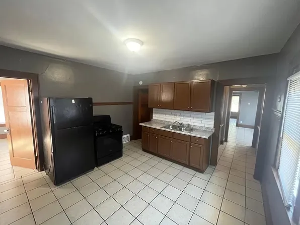 2749 N 45th St #2, Milwaukee, WI 53210