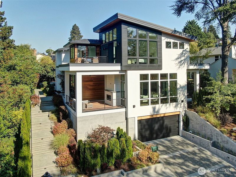 2nd image of 5632 NE 55th Street