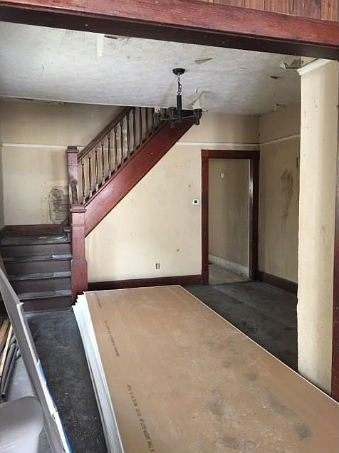 2nd image of 2525 Prospect St