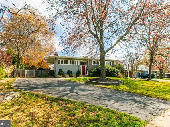 6124 Knollwood Dr, Falls Church, VA 22041