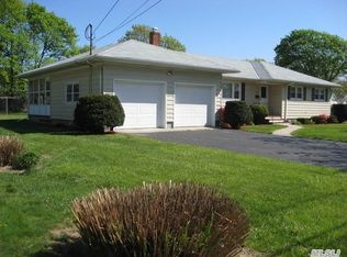 225 Oak St, Patchogue, NY 11772