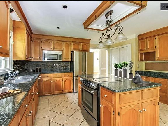 2nd image of 2500 San Marco Cir
