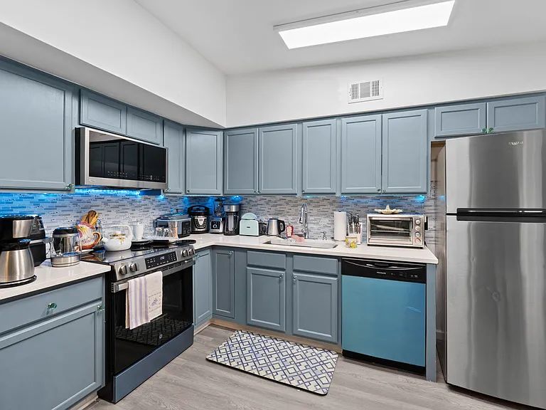 228 Sunset Dr — Photo 4