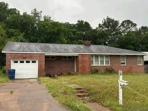 381 Pinehurst Dr, Talladega, AL 35160