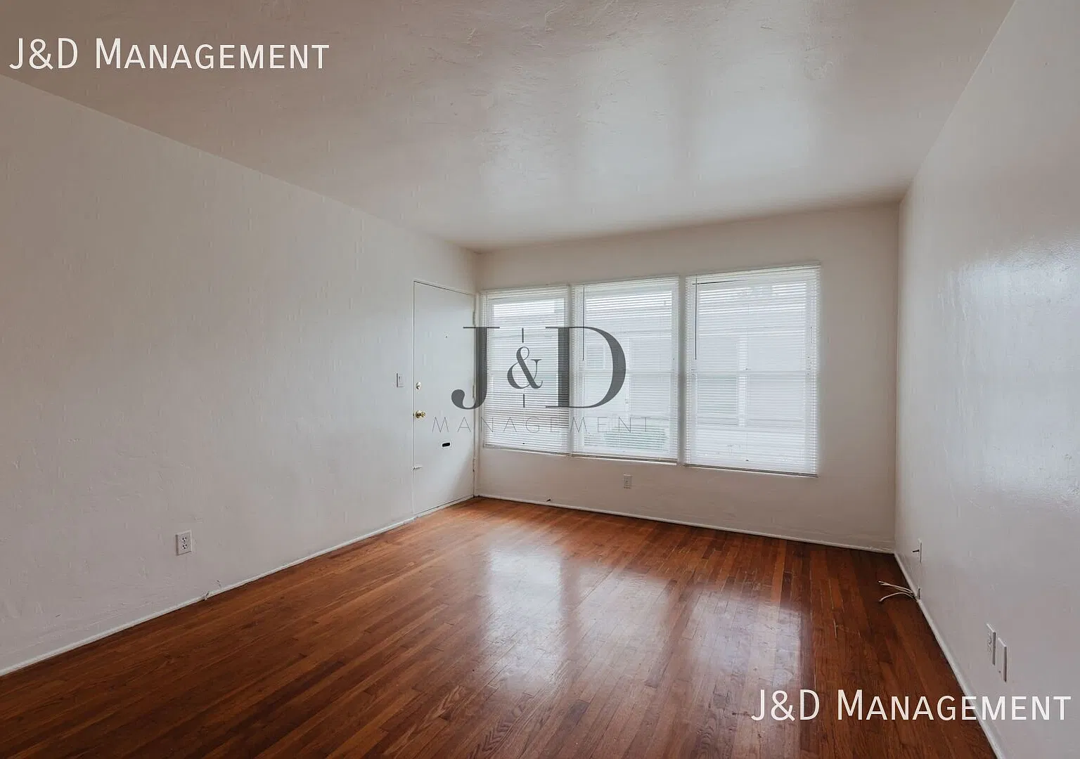 Cottage-Style Apartment in University Heights! — Photo 3