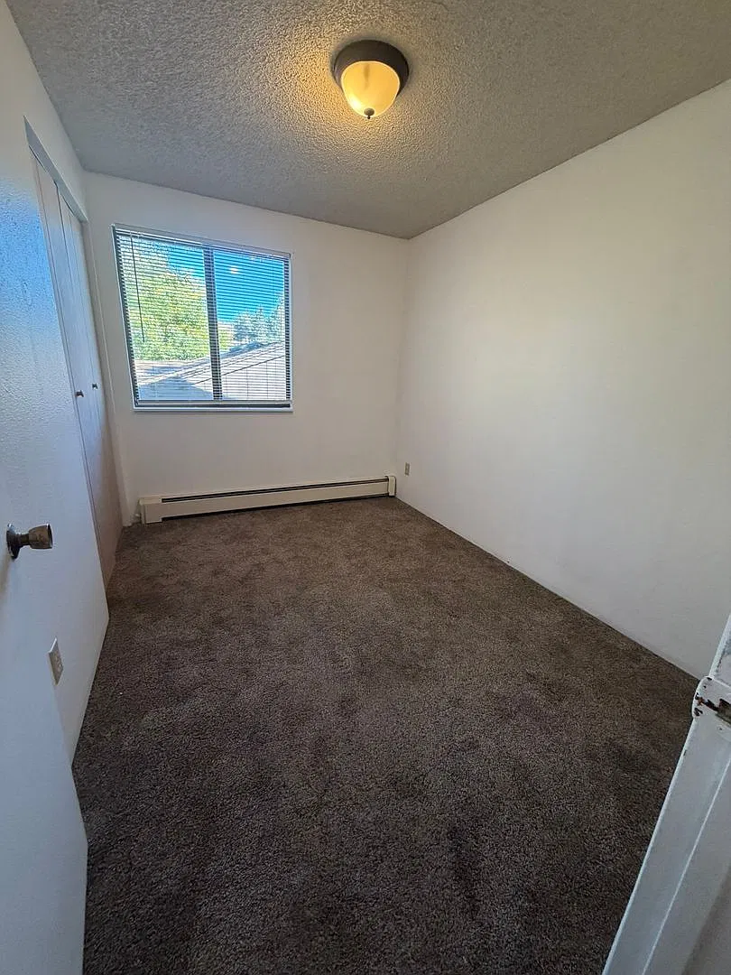 3 Bedroom, 1.5 Bathroom Duplex — Photo 4