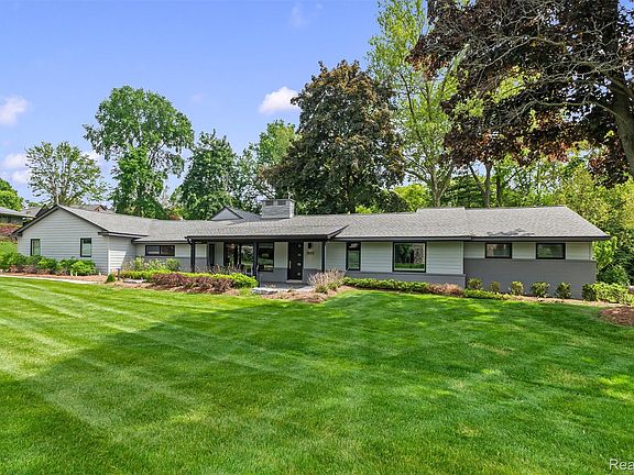 2nd image of 3885 Oakland Dr