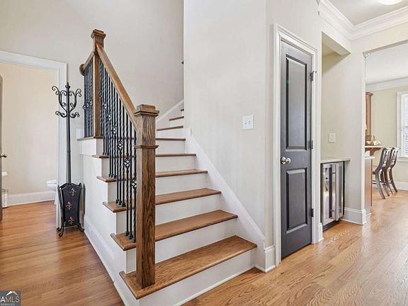 2nd image of 1885 Shoal Creek Blvd