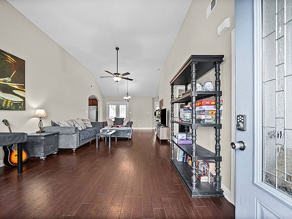 4th image of 143 Ambridge St