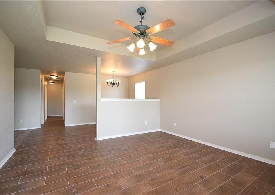 1st image of 815 Tunbridge Dr