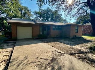 836 Circle Dr, Terrell, TX 75160