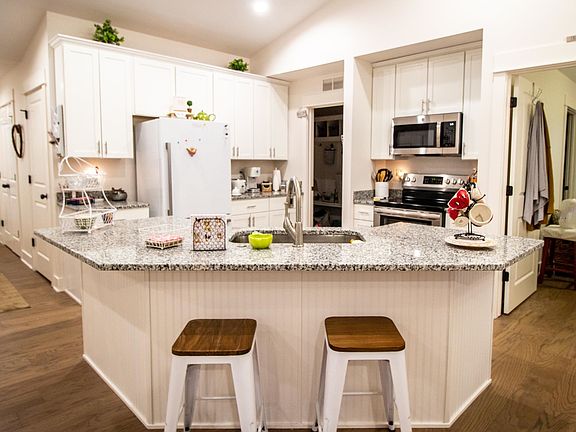 2nd image of 11383 Hidden Oaks Dr