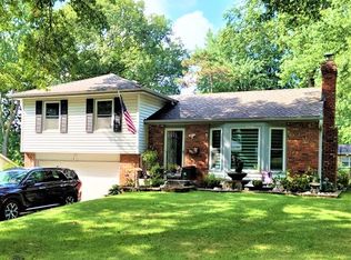 8902 W 71st Ter, Prairie Village, KS 66204