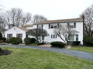 16 Gloria Ln, Huntington, NY 11743