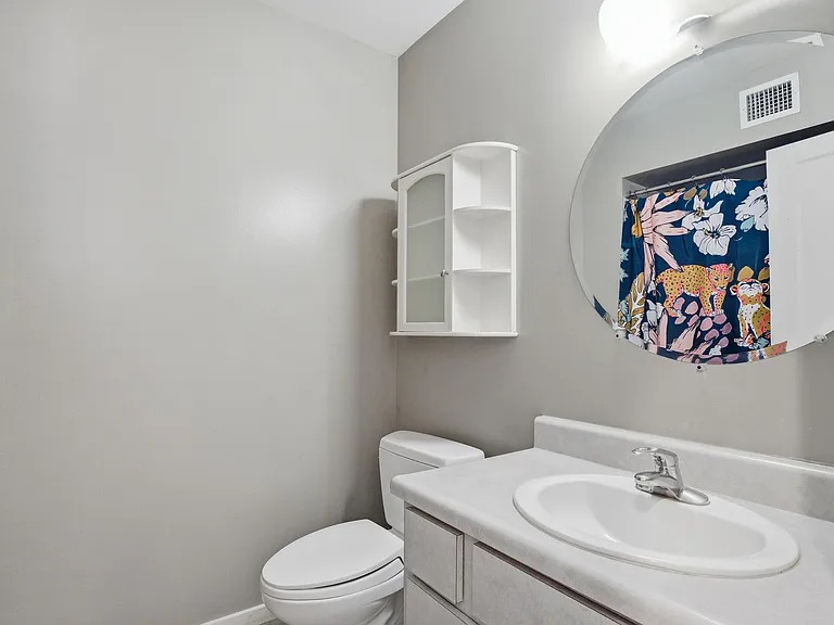2939 N Manor Dr W — Photo 30