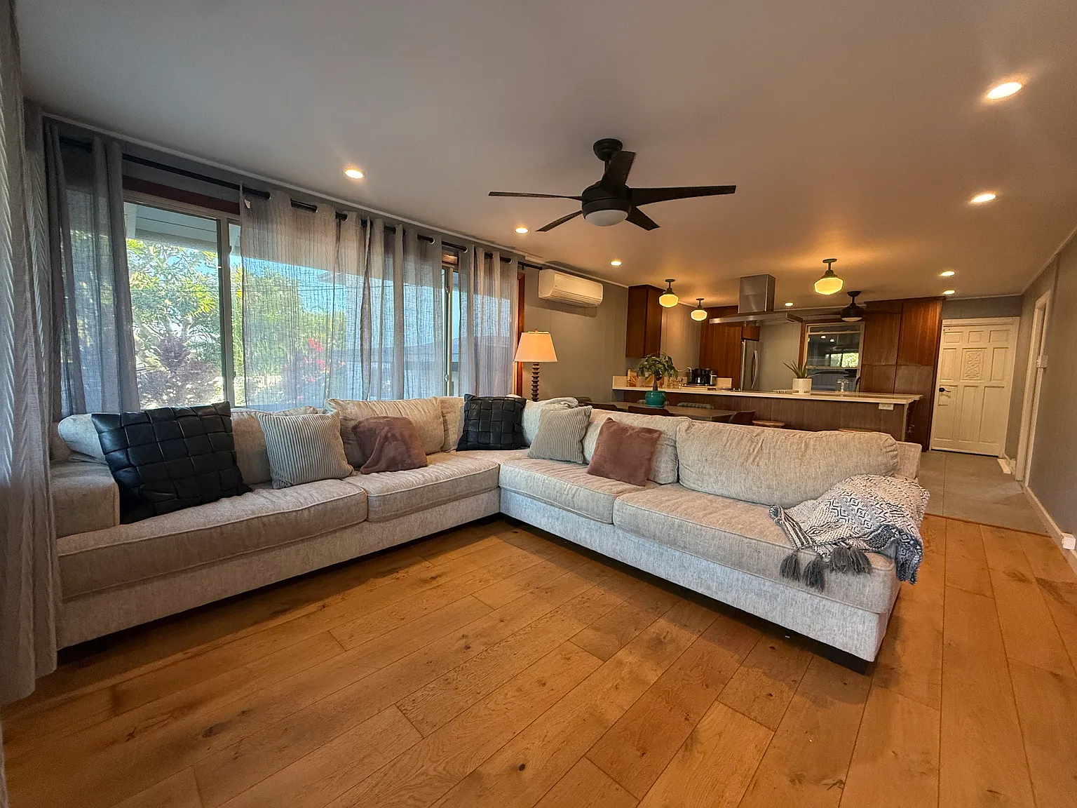 3 bed, 1000 sqft, $5,500 — Photo 1