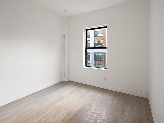 5th image of 172 W 109th St APT 4R