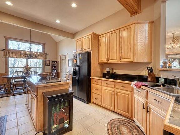 3rd image of 194 Forest Hill Dr