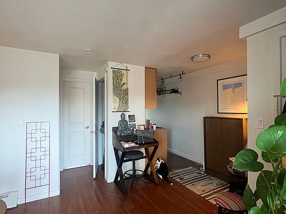 5th image of 172 S Clarkson St #300