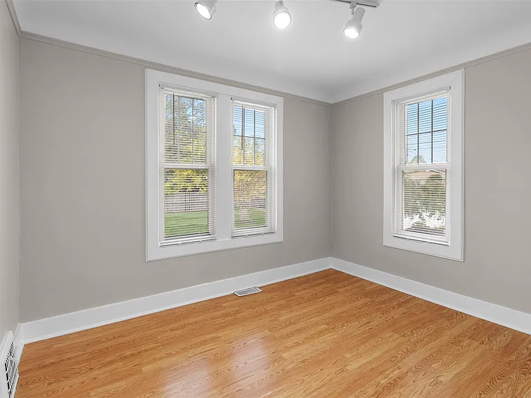 33316 Jefferson Ave — Photo 23