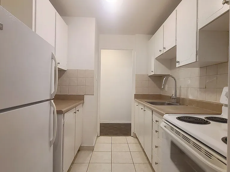570 Eglinton Ave W #4 — Photo 5