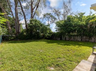 129 SE 4th St APT 1, Hallandale, FL 33009