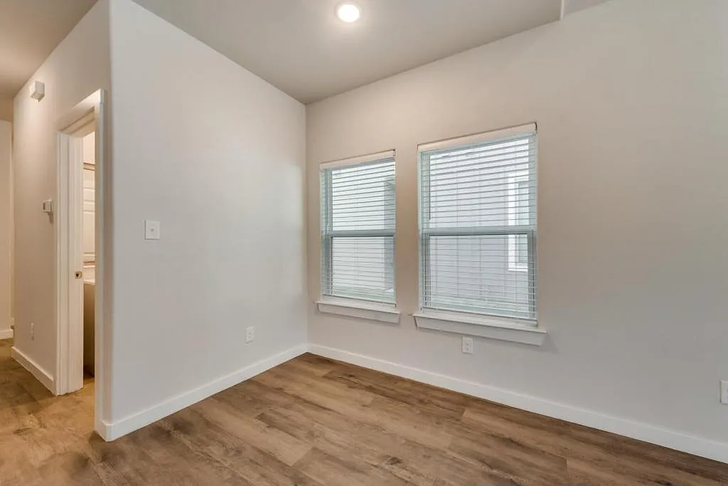2424 S Fannin Ave — Photo 4