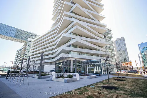 15 Queens Quay E #804 Photo 1