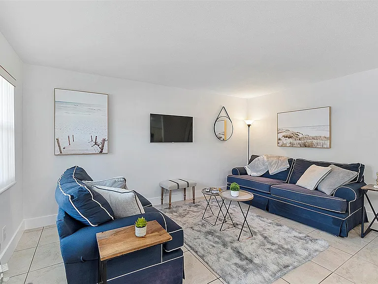 3230 NE 13th St #102 — Photo 9