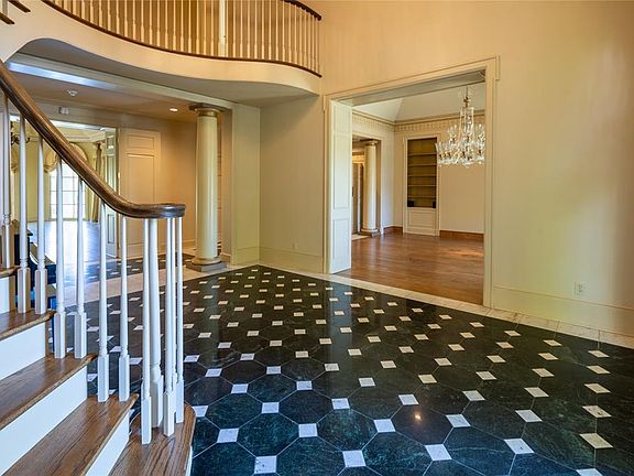 4th image of 2436 Rosemont Pl