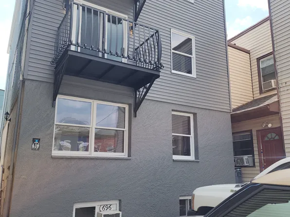 696 Market St APT 3, Newark, NJ 07105